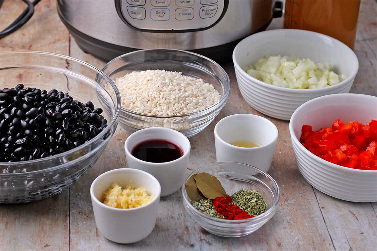 The ingredients for Cuban black beans risotto.
