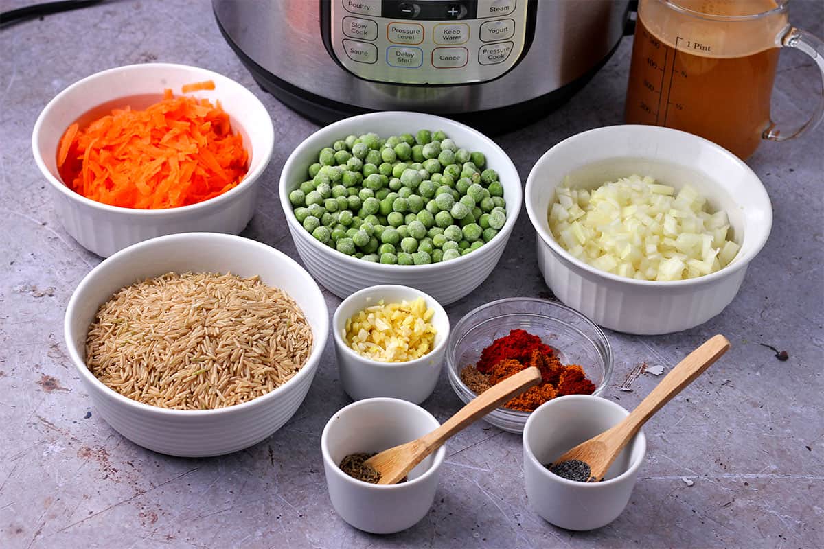 The ingredients for vegetable curry rice.