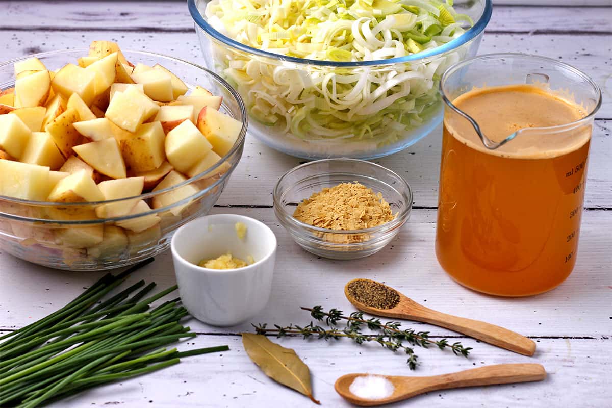 The ingredients for potato leek soup.