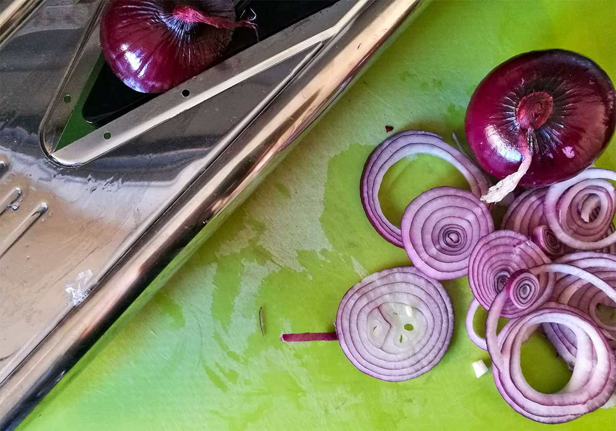 How To Thinly Slice an Onion (Step-by-Step Guide with Photos)